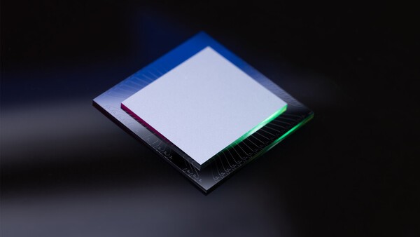 아마존이 27일(현지시각) 자체 개발한 양자컴퓨터 전용 칩셋 '오셀롯(Ocelot)'을 공개했다. [출처=AWS]