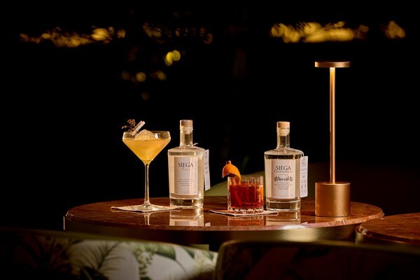 그랜드 조선 제주가 한국 고유 식재료를 활용한 전통 칵테일을 경험할 수 있는 이색 패키지 ‘블루밍 치어스(Blooming Cheers)’를 출시한다. [출처=조선호텔앤리조트]