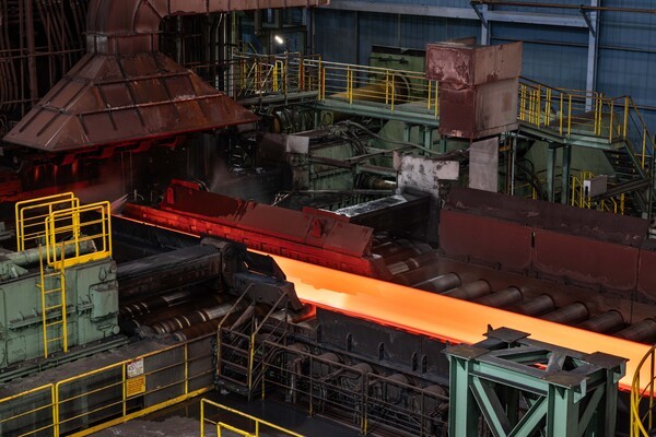 포스코의 고만간강 후판 공정이 진행 중인 모습. [출처=포스코]