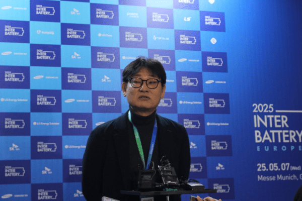 최문호 에코프로비엠 대표가 5일 서울 강남구 코엑스에서 열린 인터배터리 2025에서 기자들의 질문에 답하고 있다. [출처=공동취재단]