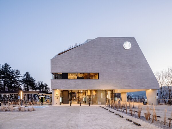 더북한강R점 전경. [출처=스타벅스코리아]