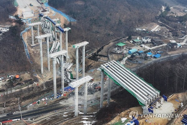 서울세종고속도로 건설 현장 붕괴 현장[출처=연합뉴스 ]