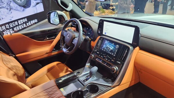 LX 700h 실내 [출처=EBN]