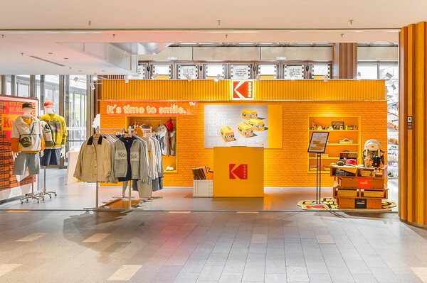 코닥어패럴이 중국 상하이 신티엔디와 청두 코스모 두 곳에서 3월부터 팝업스토어를 전격 오픈하고 중국 사업 확대에 속도를 내고 있다. [출처=하이라이트브랜즈]