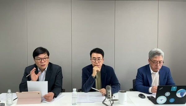 진양곤 HLB 회장(가운데)이 21일 온라인 간담회를 통해 FDA 승인 불발에 대해 설명하고 있다. [제공=EBN]