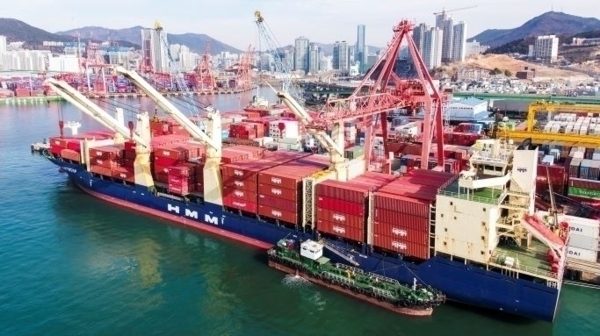 부산항 HMM 컨테이너선 [출처=HMM]