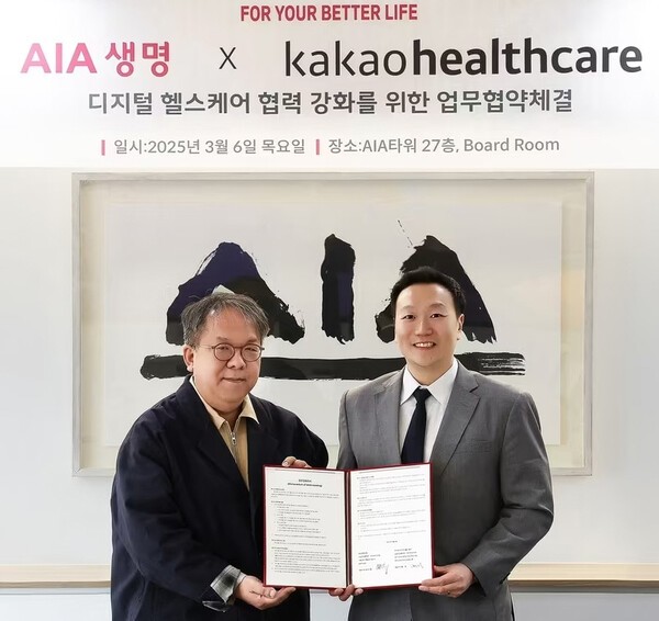 황희 카카오헬스케어 대표와 네이슨 촹 AIA생명 대표는 지난 6일 진행된 협약식에서 보험과 헬스케어 분야에서 새로운 패러다임을 제시하기로 했다. 고객들의 효율적인 건강 관리를 지원하고 연구, 기술 혁신을 지속하기로 약속한 것이다.  [출처=AIA ]