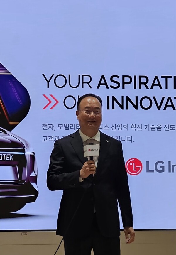 문혁수 LG이노텍 대표가 24일 진행된 주주총회에서 기자들의 질의에 답하고 있다. [출처=진운용 기자]