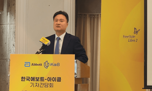 강승호 한국애보트 당뇨 사업부 사장이 25일 한국프레스센터에서 열린 '한국애보트 당뇨 사업부 간담회'에서 환영사를 하고 있는 모습이다. [출처=EBN]