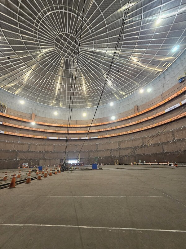 울산 북항 코리아에너지터미널(KET)에 있는 LNG 저장 탱크 내부 모습. [출처=이남석 EBN 기자]