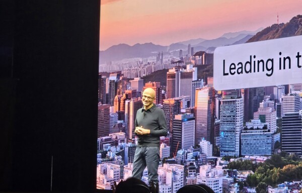 사티아 나델라 마이크로소프트 CEO가 26일 'MS AI 투어 서울'에서 발표하고 있다. [출처=진운용 기자]