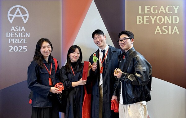 2025 아시아 디자인 프라이즈 시상식 수상 기념 사진[출처= SK디앤디]