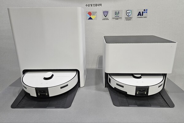 삼성전자가 지난 28일 새로운 로봇청소기인 '비스포크 AI 스팀'을 공개했다. [출처=진운용 기자]
