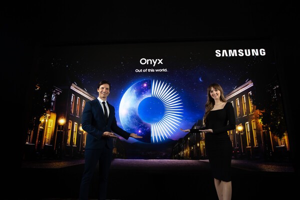 삼성전자 모델이 미국 라스베이거스에서 열리는 세계 최대 영화 산업 박람회 '시네마콘(CinemaCon) 2025'에서 시네마 LED 스크린 '오닉스(Onyx, 모델명: ICD)' 신제품을 소개하고 있다.[출처=삼성전자]