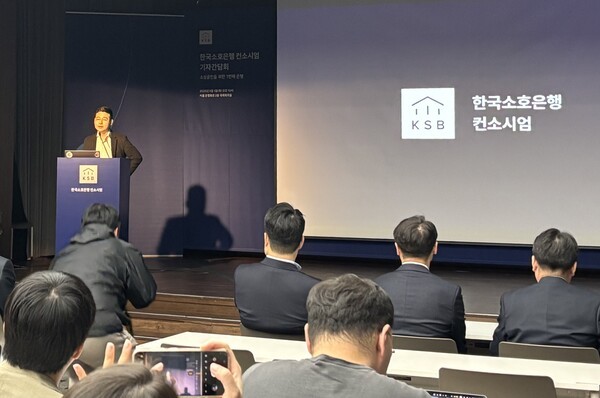 김동호 한국신용데이터 대표는 1일 서울 중구 은행회관에서 기자간담회를 진행하고 있다. [출처=EBN]