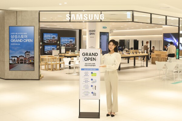 삼성스토어 신세계 시흥프리미엄아울렛이 가전과 스마트폰을 아우르는 체험 공간으로 새 단장하고 그랜드 오픈했다. [출처=삼성스토어]