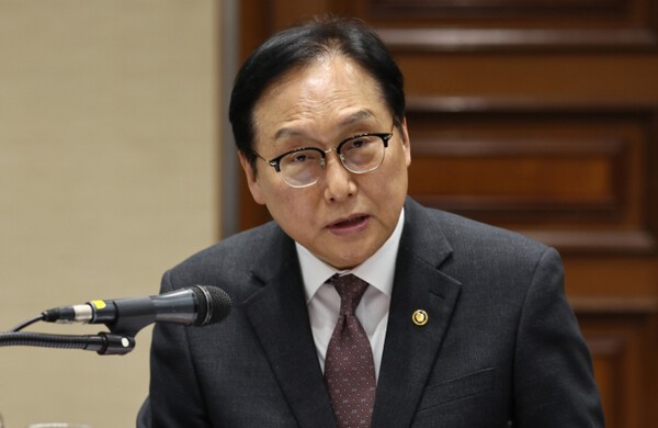 정인교 통상교섭본부장이 25일 서울 코엑스에서 열린 대미 무역 통상 현안 간담회에서 발언하고 있다. [출처=연합]