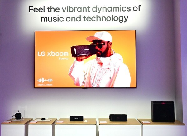 새로운 LG 엑스붐 라인업. 왼쪽부터 엑스붐 락, 버즈, 그랩, 바운스, 스테이지 301 [출처=LG전자]