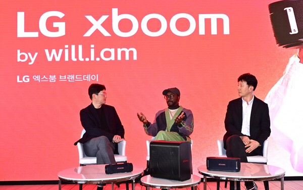 7일 오후 서울 영등포구 그라운드220에서 열린 LG 엑스붐 브랜드 데이에서 이전석 LG전자 MS사업본부 오디오사업담당 전무(왼쪽)와 윌아이엠(가운데), 오승진 LG전자 한국영업본부 MS마케팅담당 상무(오른쪽)가 대담을 나누고 있다. [출처=LG전자]