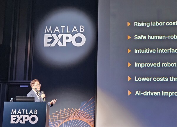 정병찬 한화로보틱스 대표가 8일 '매트랩 엑스포 2025'에서 발표하고 있다. [출처=진운용 기자]