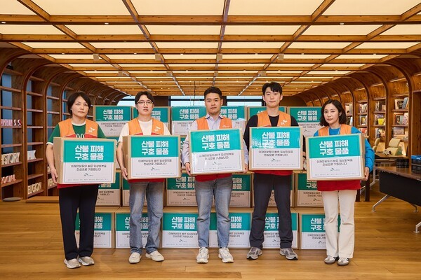 지난 8일 서울 종로구 SK서린빌딩에서 SK이노베이션 계열 구성원들이 경북 산불 피해 이재민들에게 전달할 생필품 키트를 제작하는 봉사활동을 벌였다. [출처=SK이노베이션]