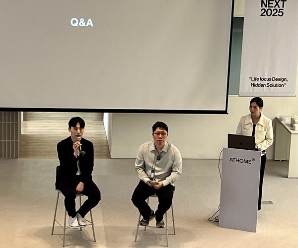 양정호 앳홈 대표(왼쪽)와 손현욱 COO가 질문에 답변하고 있다.[사진=김신혜 기자]