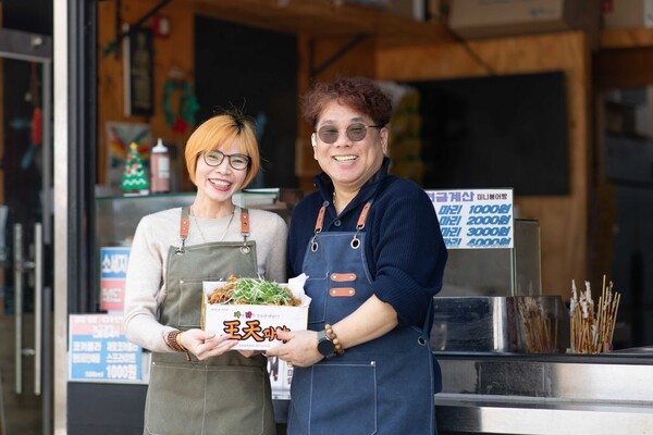세종시에서 10년째 치킨 매장을 운영 중인 맹근주 업주는 “1금융권 대출이 어려워 10% 이상 고금리 대출을 받아 원리금 상환에 어려움이 있었다”며, “협약보증대출로 가게 운영 부담이 크게 줄었다”고 전했다. [출처=우아한형제들]