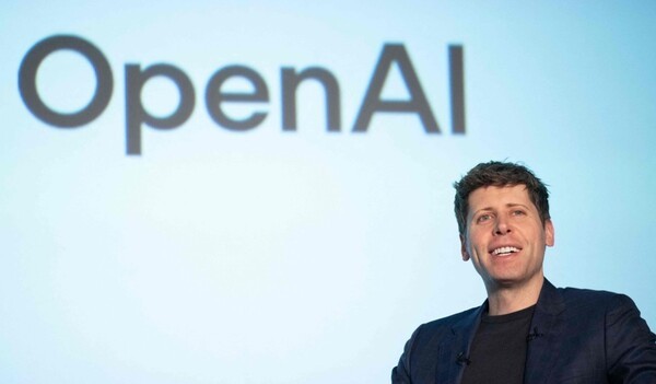 오픈AI 로고와 샘 올트먼 최고경영자. [출처=연합뉴스]