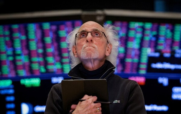 뉴욕 증권거래소의 트레이더. [출처=연합]