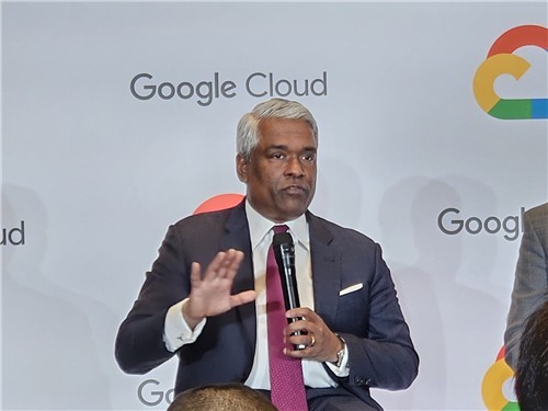 10일(현지시간) 미국 라스베이거스 만달레이베이 컨벤션센터에서 열린 일본·아시아태평양·캐나다 지역 언론 간담회에서 토마스 쿠리안 구글 클라우드 최고경영자(CEO)가 발언하고 있다. [출처=연합뉴스]