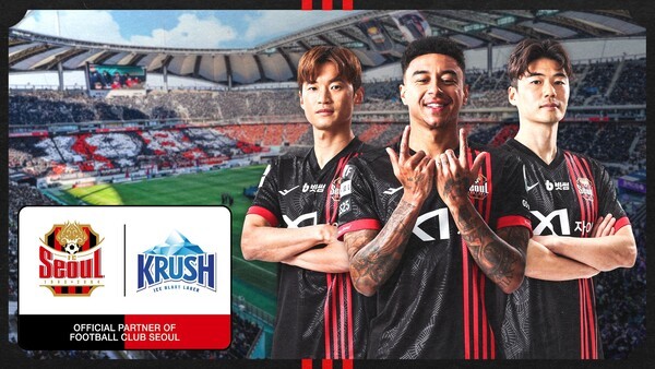 롯데칠성음료의 맥주 브랜드 크러시가 국내 프로 축구단 FC서울과 2년 연속 공식 스폰서십을 맺었다. [출처=롯데칠성음료]