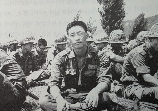 서울대학교 재학 당시 ROTC 정몽준 [출처=정몽준 '나의 도전 나의 열정']