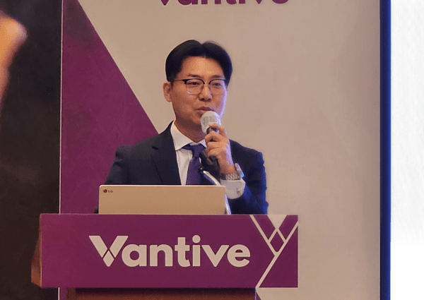 임광혁 밴티브코리아 대표 가 16일 서울 롯데호텔에서 열린 기자간담회에서 기업의 비전에 대해 설명하고 있다. [출처=EBN]