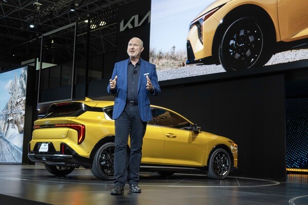 올스 헤드릭 기아 미국법인 상품기획 디렉터가 발표하는 모습[출처=기아]