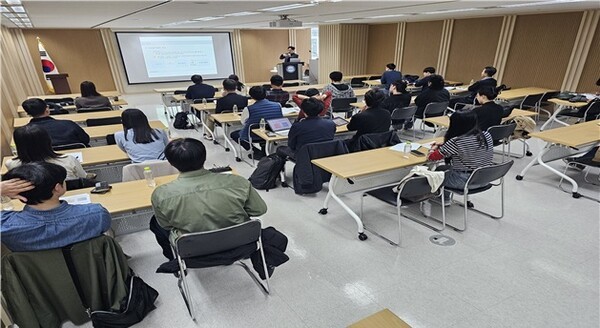 지난 2025년 3월25일 처음 개시한 집합교육 현장에서 중견기업, 공무원, 공공기관 등 현업 관계자들이 하도급법 강의를 듣고 있다. [출처=공정거래조정원]