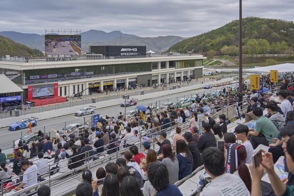  2025 오네 슈퍼레이스 챔피언십 개막전을 찾은 관중들의 모습.[출처=슈퍼레이스]