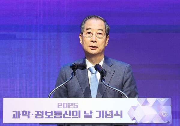 한덕수 대통령 권한대행 국무총리가 21일 서울 강남구 한국과학기술회관에서 열린 '2025년 과학·정보통신의 날 기념식'에서 기념사를 하고 있다. [출처=연합]