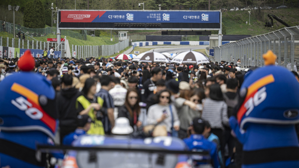 슈퍼레이스 그리드워크 현장 [출처=한국모터스포츠기자협회]