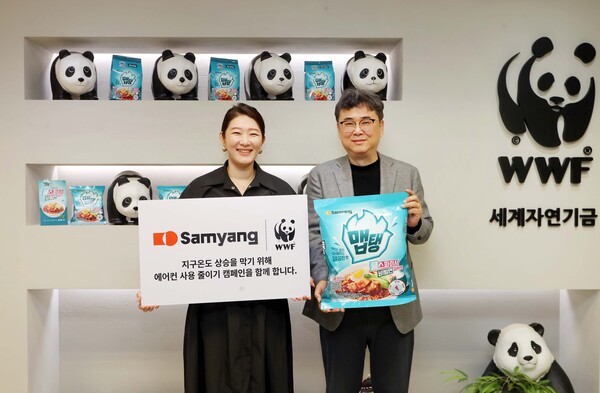 삼양식품은 세계자연기금(WWF)과 25일 서울 종로구 소재 한국WWF에서 기후위기 대응을 위한 업무협약(MOU)을 맺었다. [출처=삼양라운드스퀘어]