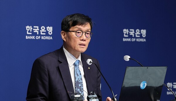 이창용 한국은행 총재가 지난 17일 서울 중구 소재 한국은행에서 열린 통화정책방향 기자간담회에서 발언하고 있다. [출처=연합뉴스]