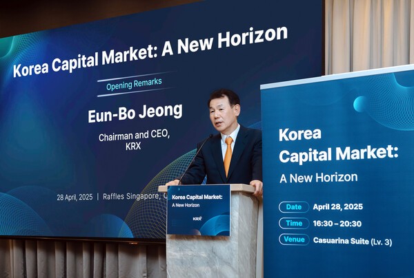 정은보 한국거래소 이사장이 지난 28일 월요일 싱가포르에서 열린 '파생상품 야간시장 설명회' 개회사를 통해 글로벌 투자자들에게 야간거래 도입 취지를 설명하고 거래참여를 독려했다. [출처= 한국거래소]