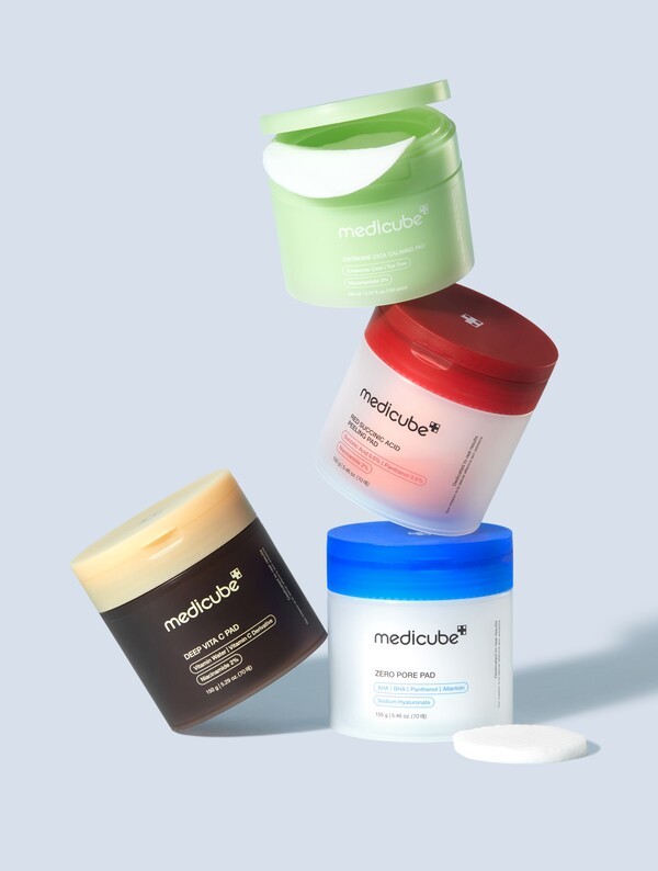 에이피알의 대표 뷰티 브랜드 메디큐브가 토너패드 제품군 국내외 누적 판매량 1000만 개를 돌파하며 K-토너패드 명가 브랜드로서 입지를 공고히 했다. [출처=에이피알]