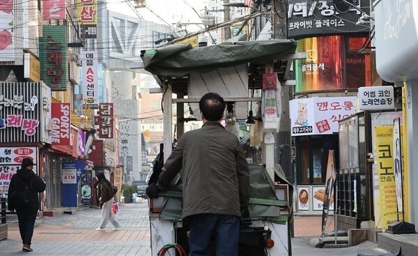 5월 황금연휴에도 불구하고 상당수 자영업자들은 사실상 ‘연휴 없는 연휴’를 맞이했다. [출처=연합]