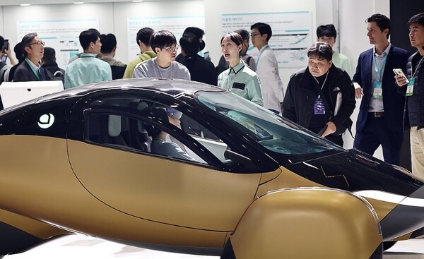 국내 주요 10개 이차전지 기업의 시가총액이 올해 들어 20조원 넘게 증발한 것으로 나타났다. [출처=연합]