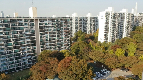 ▶ 개포주공 6&middot;7단지와 함께 재건축 사업 초기 단계인 개포 5단지 전경.ⓒ개포 라인부동산