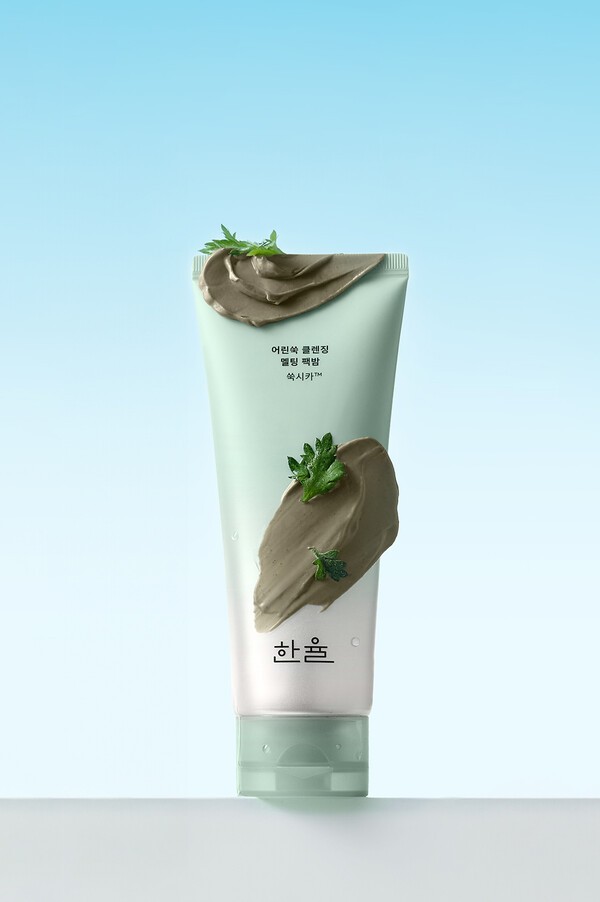 아모레퍼시픽이 전개하는 화장품 브랜드 한율이 '어린쑥 클렌징 멜팅 팩밤'을 출시한다. [출처=아모레퍼시픽]