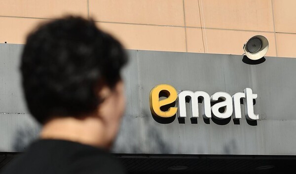 이마트가 올해 1분기 연결 기준 전년 대비 3배가 넘는 영업이익을 기록했다. [출처=연합]