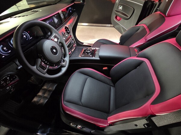 블랙 배지 스펙터 [출처=박성호 기자]