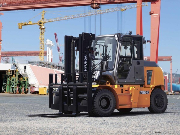 HD현대사이트솔루션이 오는 6월 출시하는 중대형 전동 지게차. [출처=HD현대사이트솔루션 ]