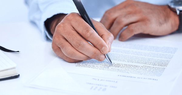 가맹계약서 필수 기재 의무화 시행이 5개월이 지났지만 소규모 가맹본부의 계약 변경률은 여전히 낮은 것으로 나타났다. [출처=게티이미지뱅크]